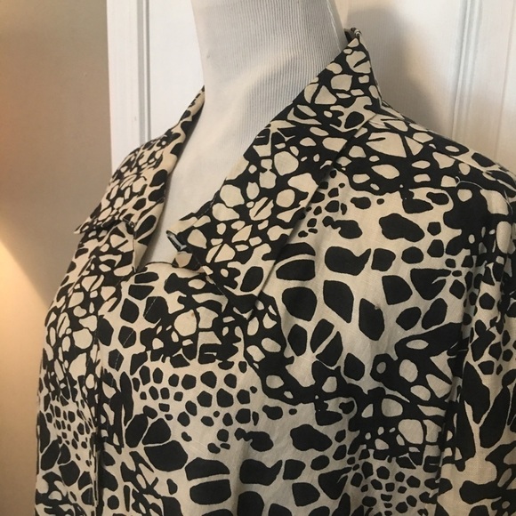 Lucy & Laurel Linen button front blouse. Sz 3X. 3/4 sleeve with collar. - Picture 2 of 5